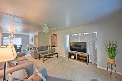 Apartamento Naples Retreat With Pool Access Less Than 2 Mi To Beach