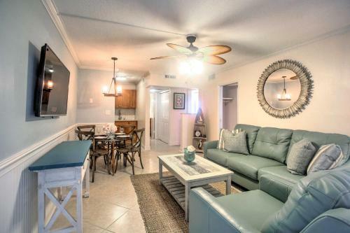 Apartamento Upscale Naples Condo With Pool Access Walk To Pier!