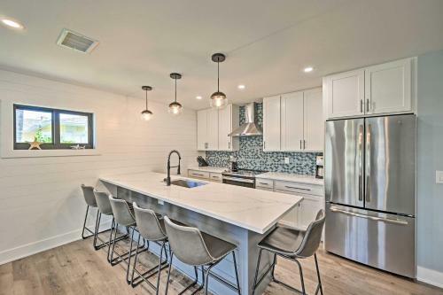 Chic Beach Home With Heated Pool 1 Mi To Ocean!