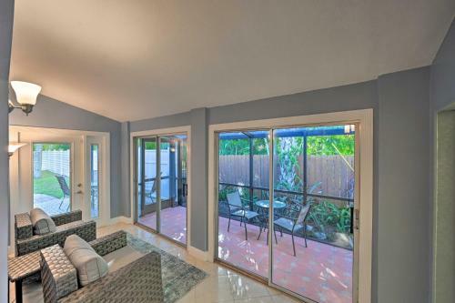 Quiet Naples Cottage With Patio Less Than 1 Mi To Beach