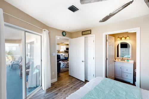 Sunset Harbour Villas 4-423