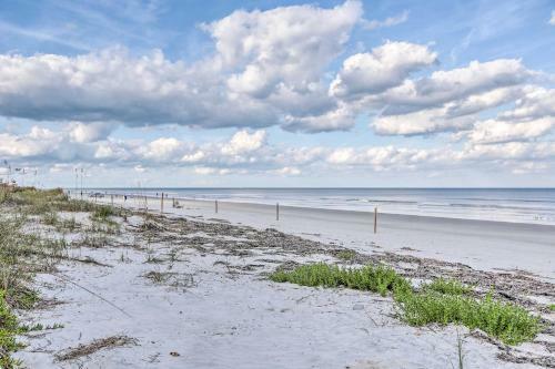 Cozy New Smyrna Beach Apartment - Steps From Beach