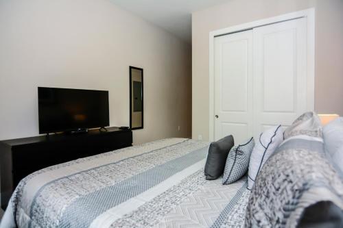 Dream Townhome With Balcony Summerville Su7576