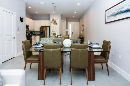 Dream Townhome With Balcony Summerville Su7576