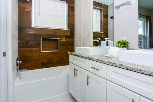 Dream Townhome With Balcony Summerville Su7576
