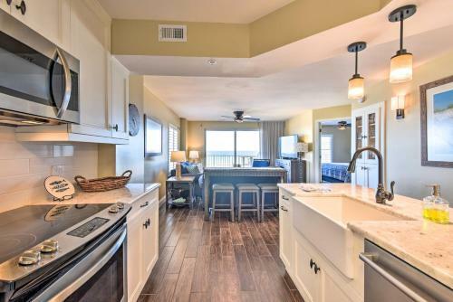 Apartamento Luxe Oceanfront Condo With Pool Beach Access And Gear!