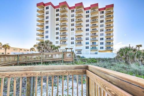 Apartamento Luxe Oceanfront Condo With Pool Beach Access And Gear!