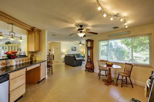 Tropical Ormond Beach Bungalow With Patio And Grill!