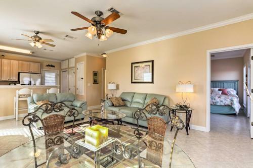 Apartamento Chic Waterfront Pensacola Condo With Pool And Dock!