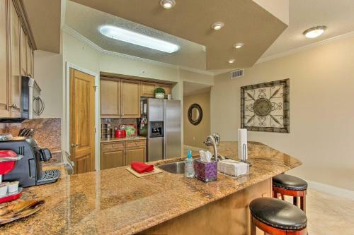 Apartamento Ornate Resort Condo With Pool Access, Water View