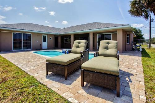 Port Charlotte Home With Views, Heated Pool And Spa!