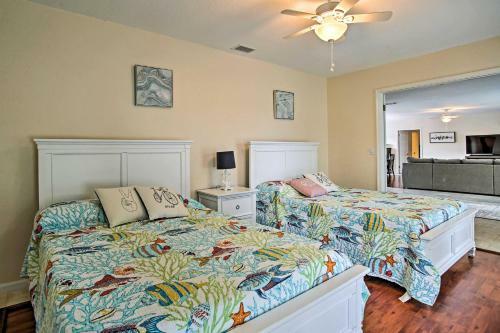 Riviera Beach Home With Pool - Walk To Beach!