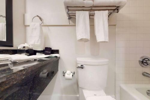 Apartamento Sea Breeze, Studio 510, Beach Steps Away!+pool+wifi
