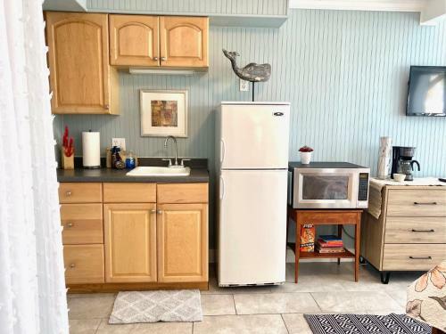 Apartamento Beachside Efficiency, Perfect For 2, Across Hwy From Beach!