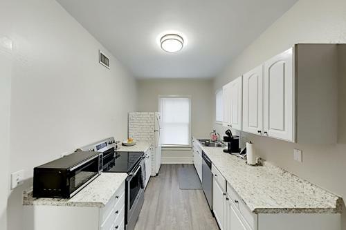 Apartamento Historic District Retreat - Festive Backyard Duplex