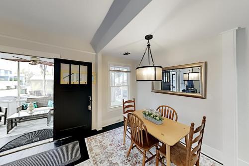 Apartamento Historic District Retreat - Festive Backyard Duplex