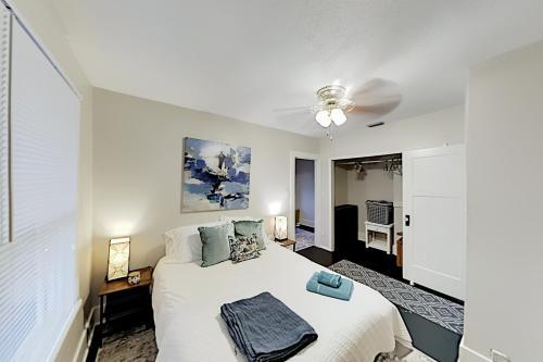 Apartamento Historic District Retreat - Festive Backyard Duplex