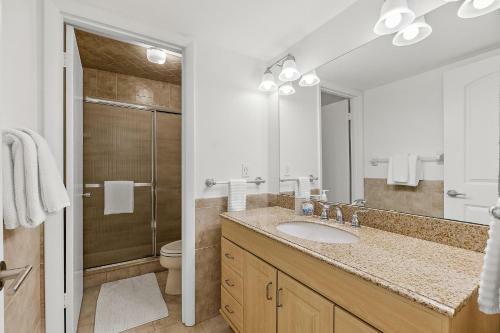 Island Oasis - 3br 2ba - Steps To The Ocean!
