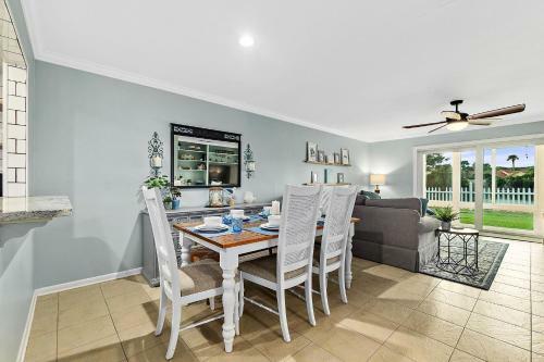 Island Oasis - 3br 2ba - Steps To The Ocean!