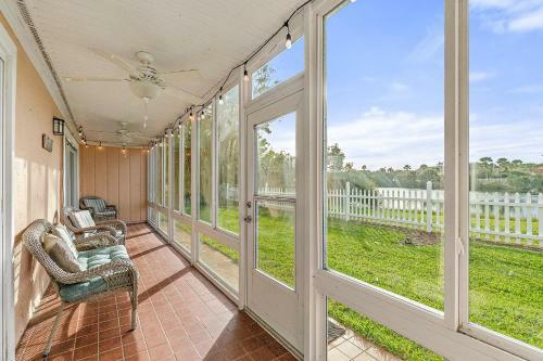 Island Oasis - 3br 2ba - Steps To The Ocean!