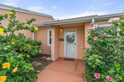 Island Oasis - 3br 2ba - Steps To The Ocean!
