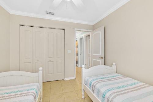 Island Oasis - 3br 2ba - Steps To The Ocean!