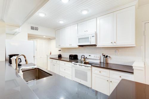 Ocean House 308: Terrace By The Sea