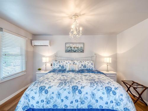 Updated Historic Home With 2 Units & Private Balcony Home