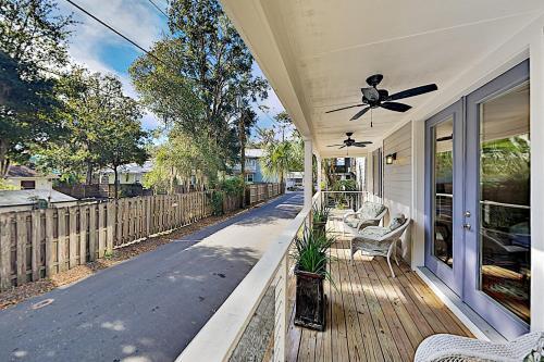 Charming Casa Nel Bosco - Walk To Eateries & Shops Home