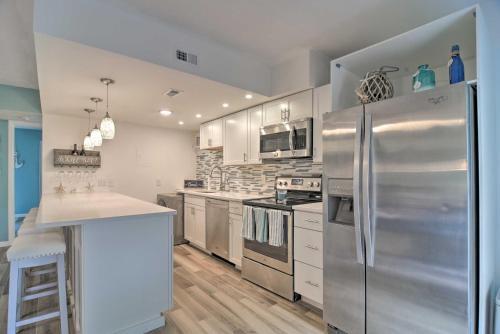 Apartamento Lavish St Pete Beach Escape With Pool Access!