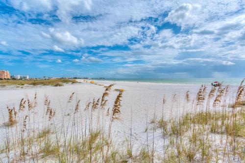 Apartamento Tropic Terrace #49 - Beachfront Rental Condo
