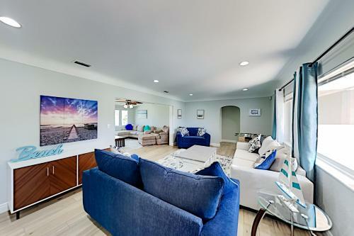 Bayfront Home - Private Dock - 5 Minutes To Beach Home