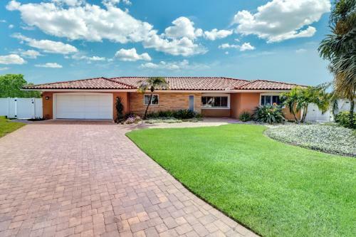 New Listing! Modern Retreat With Private Pool & Dock Home