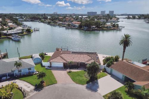 New Listing! Modern Retreat With Private Pool & Dock Home
