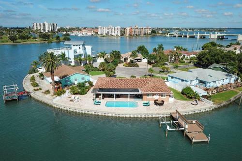 New Listing! Modern Retreat With Private Pool & Dock Home
