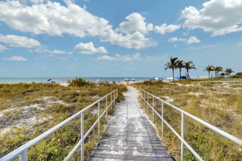 Apartamento New Listing! Shoreside Condo - Walk To Waves Condo
