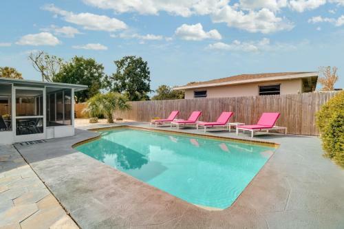 New Listing! Spacious Haven With Pool & Hot Tub Home