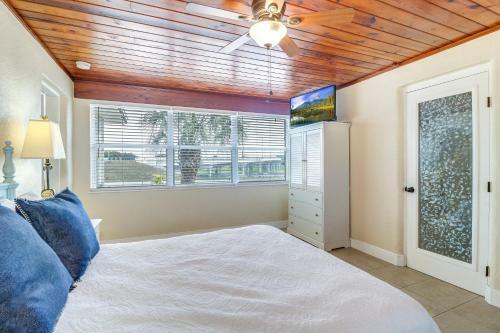 New Listing! Spacious Haven With Pool & Hot Tub Home