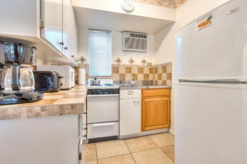Apartamento Tropic Terrace #16 - Beachfront Rental Apts