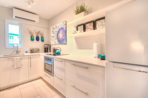 Apartamento Tropic Terrace #21 - Beachfront Rental Apts