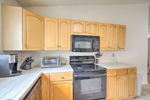 Coastal Home With Pool 6 Mi To St Pete Beach!
