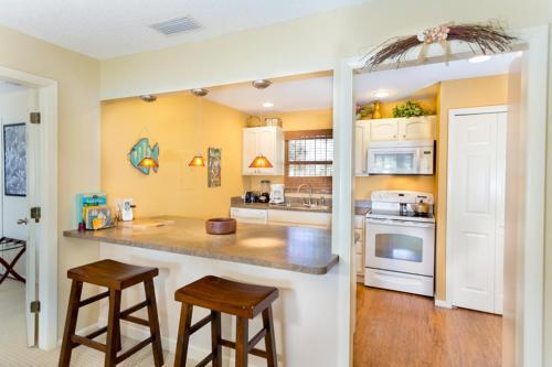 Quiet Spacious Condo Near Famous Bowman's Beach - Blind Pass G203