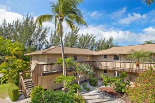 Enjoy Sunsets At Sanibel's Hidden Gem Resort Condo - Blind Pass E201
