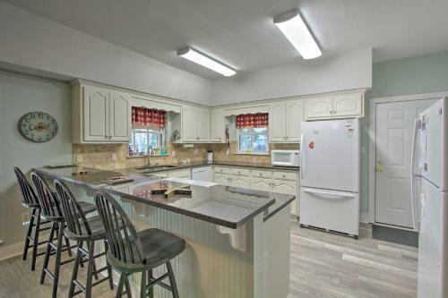 Family-friendly Home With Pool, Easy Walk To Beach!