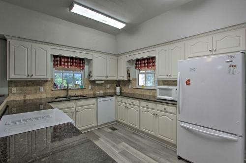 Family-friendly Home With Pool, Easy Walk To Beach!