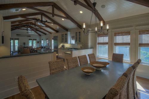 592 Western Lake Drive