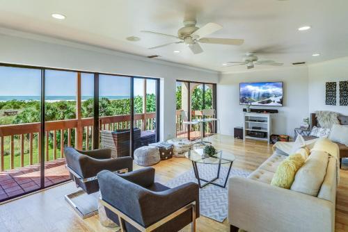 New Listing! Beachfront Gem With Wraparound Balcony Townhouse