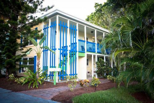 321 Canal Rd - Siesta Key Village Condo