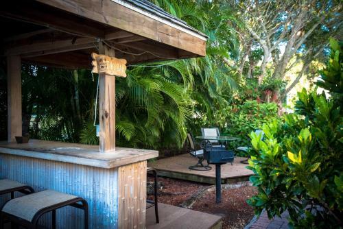 321 Canal Rd - Siesta Key Village Condo