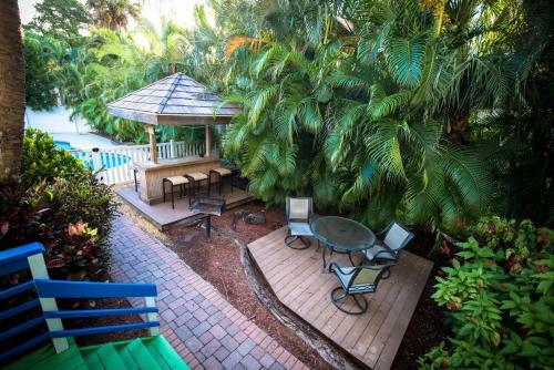 321 Canal Rd - Siesta Key Village Condo
